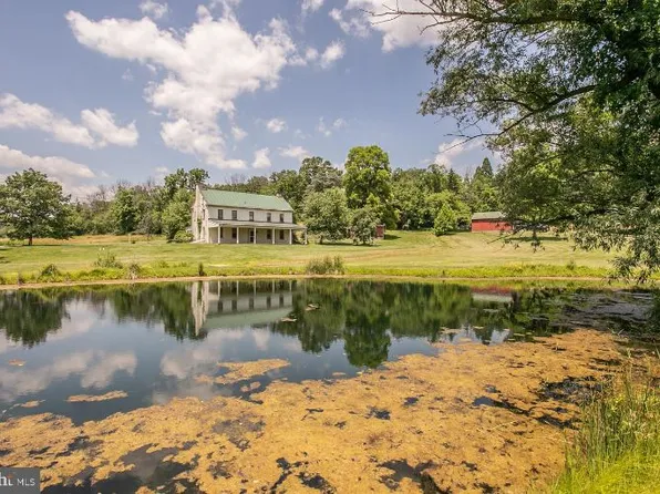 160 Spring Garden Dr, Bechtelsville, PA 19505