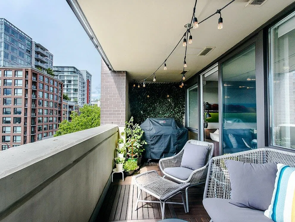 2 bed, 820 sqft, $3,300 — Photo 4