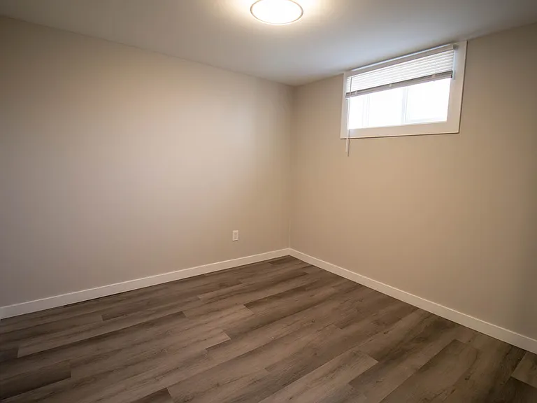 121 Golden Blvd W — Photo 12