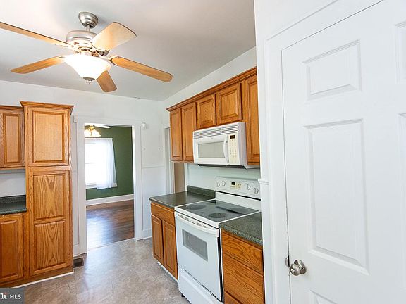 5th image of 305 N Main St