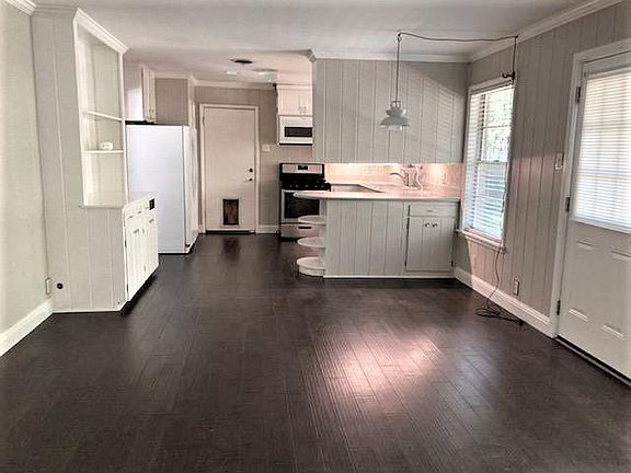 4th image of 2414 Sherwood St
