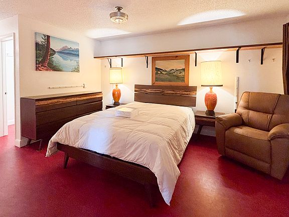 2nd image of 1540 W Broadway St #21