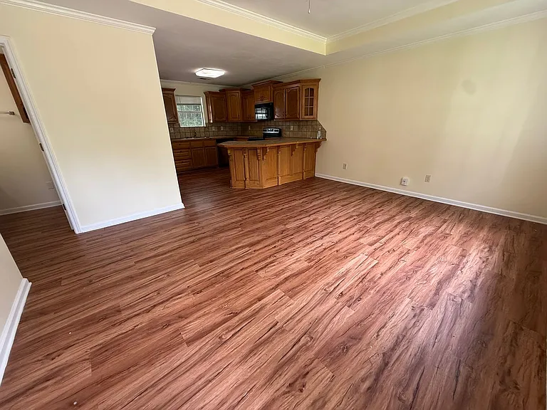 3913 Hobbs Dr — Photo 2