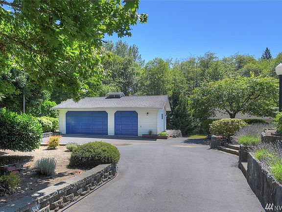 Circular driveway is convenient and elegant