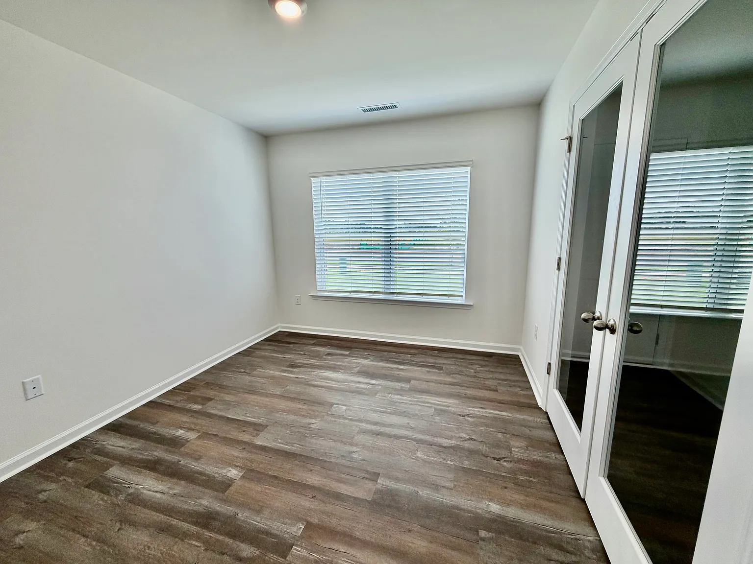 4 bed, 2.5 bath, 1991 sqft, $2,150 — Photo 3