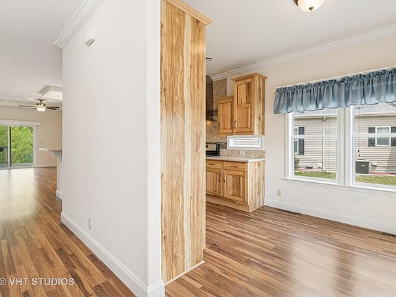 3rd image of 1413 Equestrian Dr