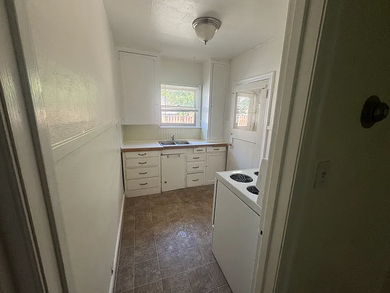 305 E 3rd Ave #3 — Photo 6
