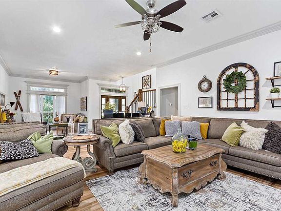4th image of 438 W Pineshadows Dr