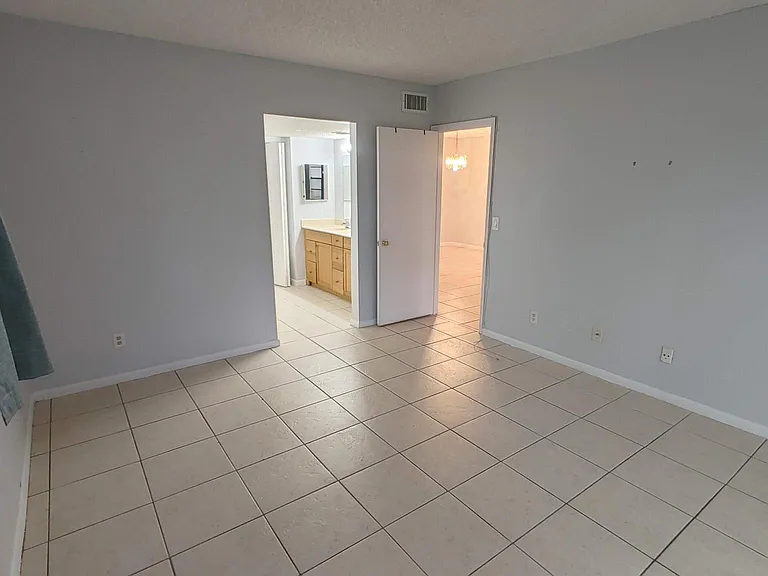 2513 S 17th St #102 — Photo 12