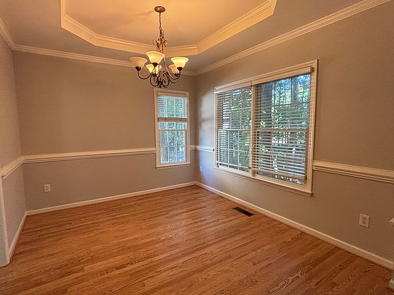 4th image of 304 Skinny Pine Ct