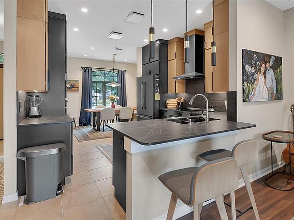 3rd image of 404 Country View Cir