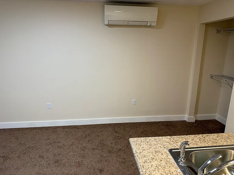 105 White Rock Rd #B — Photo 3