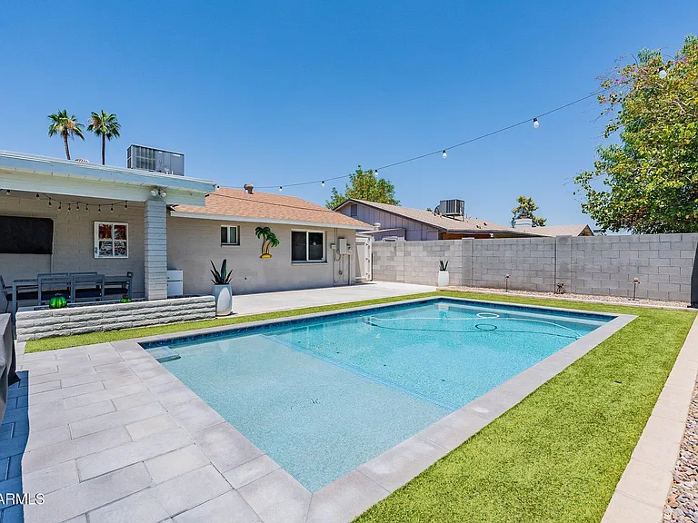 2033 E Harvard Dr — Photo 25