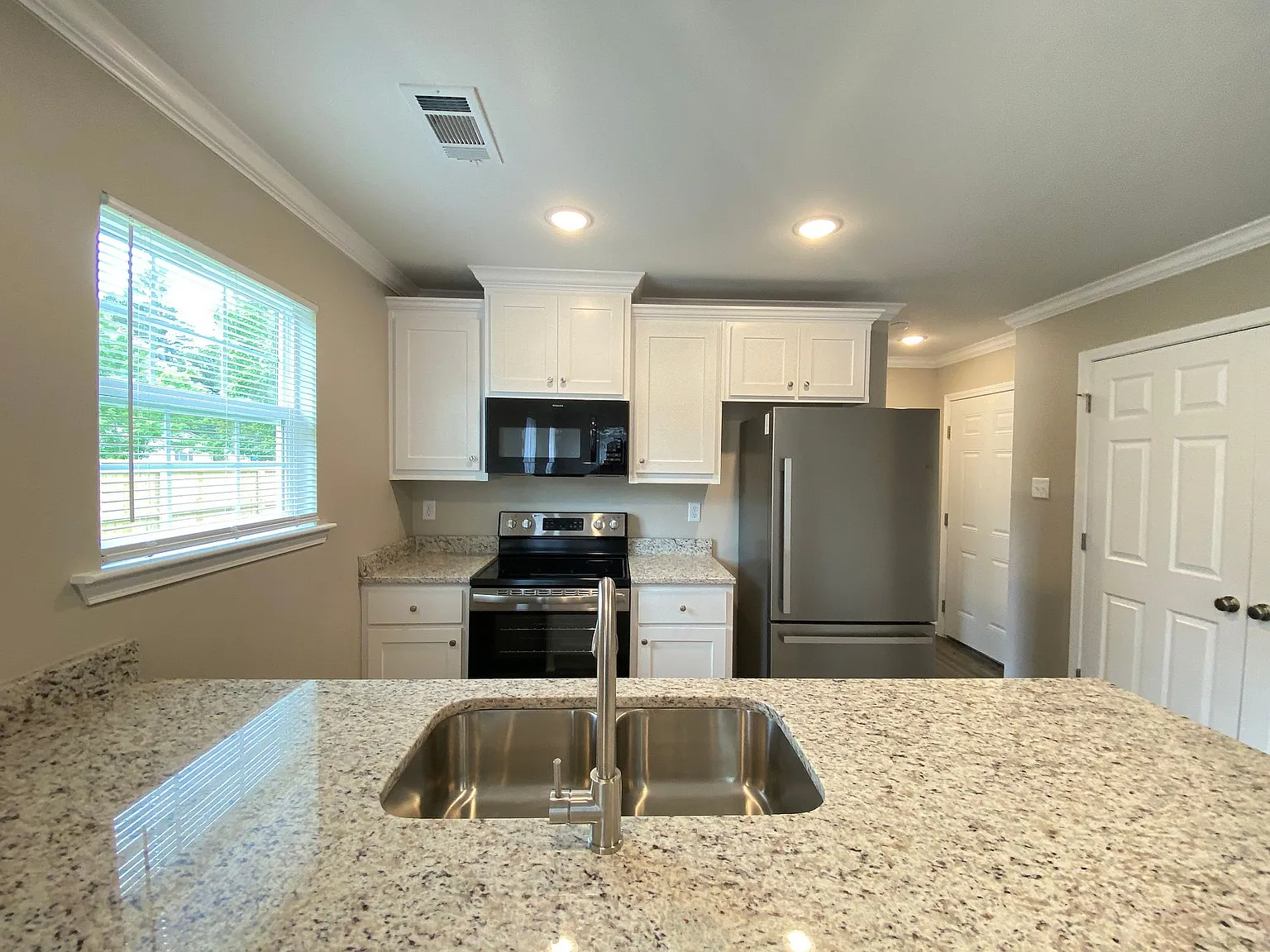 117 Roosevelt Rd — Photo 4