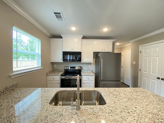 3rd image of 117 Roosevelt Rd
