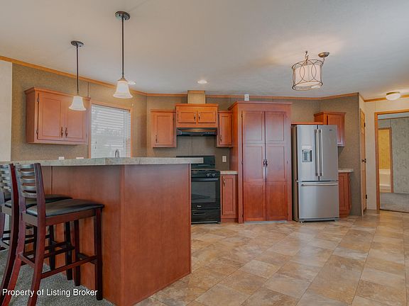 4th image of 821 Chestnut Ln