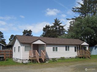 1009-1005 43rd Pl, Seaview, WA 98644