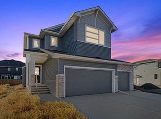 95 W Dawson Wharf, Mount Chestermere, AB T1X2X7