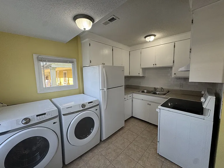 66 Amherst St — Photo 11