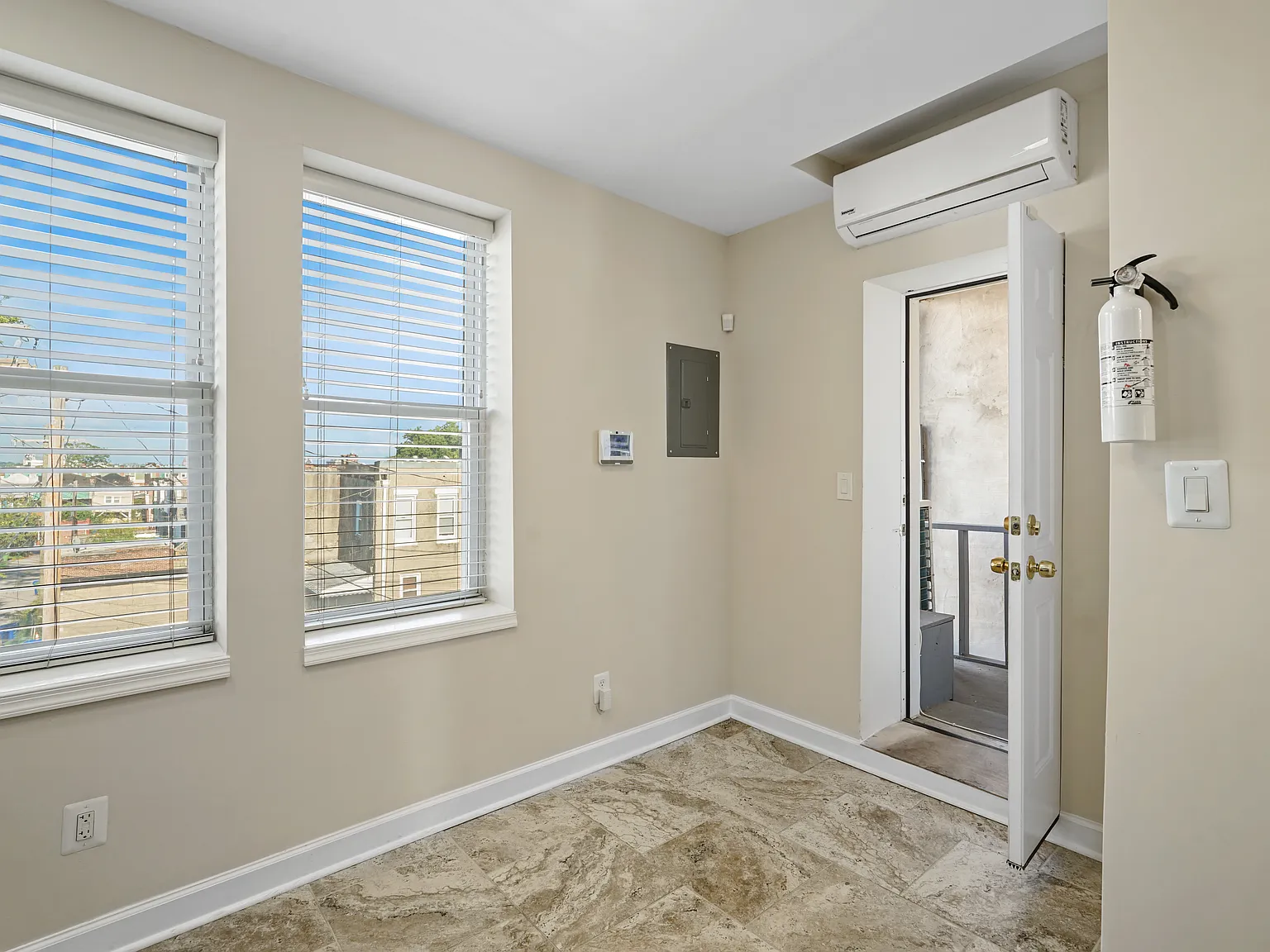 2 bed, 915 sqft, $1,850 — Photo 4