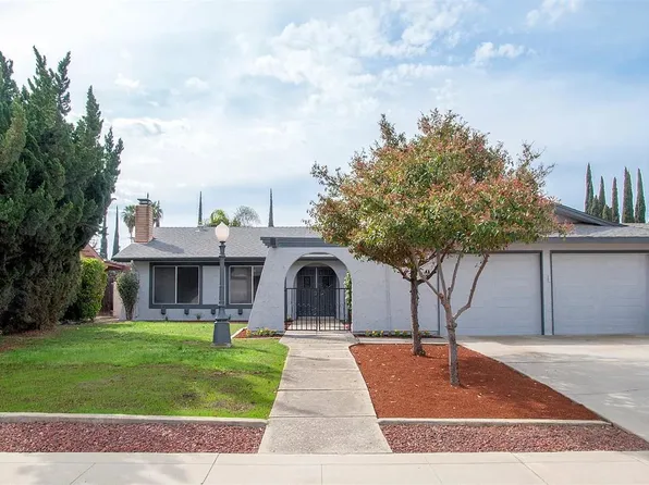 949 W Evergreen Ave, Visalia, CA 93277