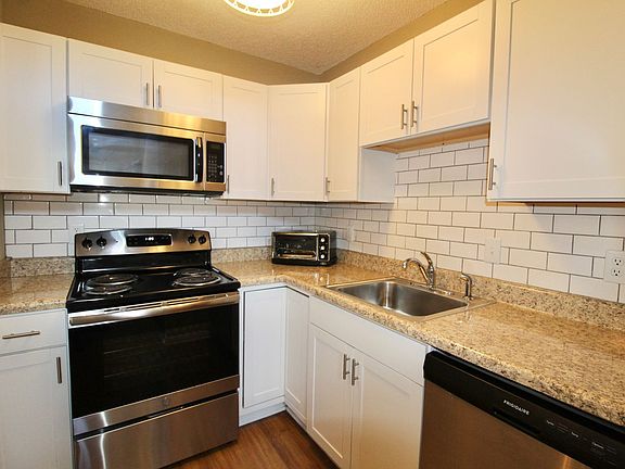 3rd image of 1315 Bradley Dr #4B-2Ba