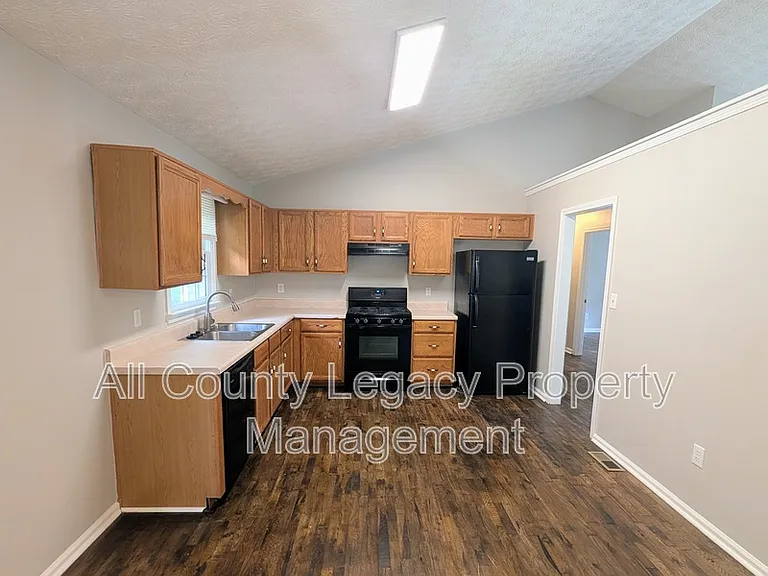 21 Sterling Way — Photo 2