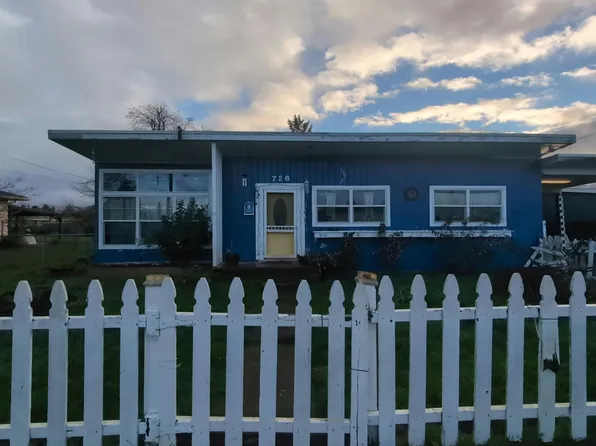 726 S 10th St, Cottage Grove, OR 97424