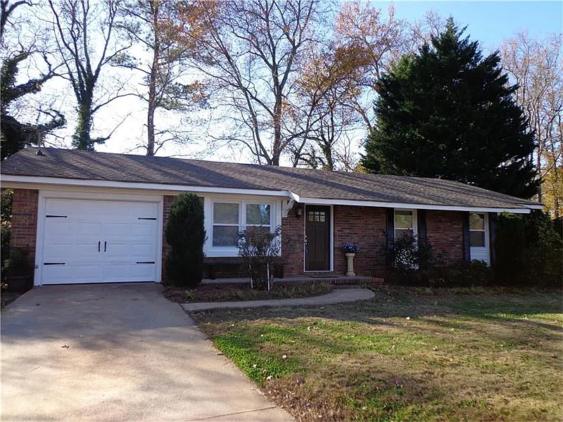 208 Pine Forest Dr photo 1