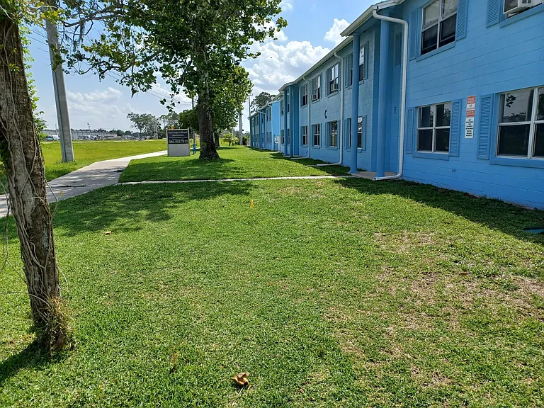 New Smyrna Beach Apartments — Photo 11