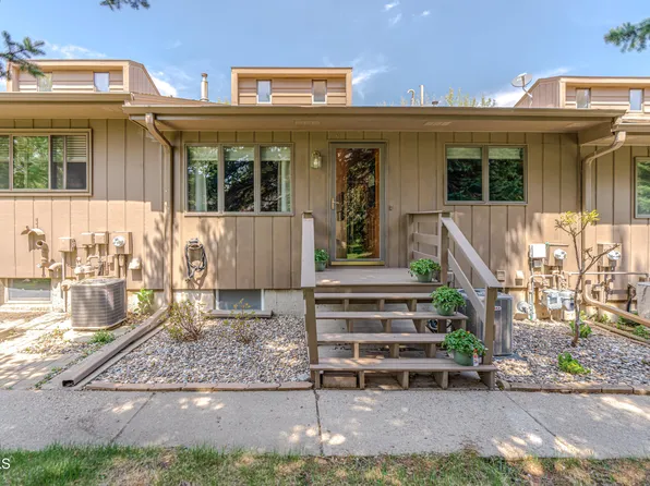 3130 Manitoba Ln, Bismarck, ND 58503