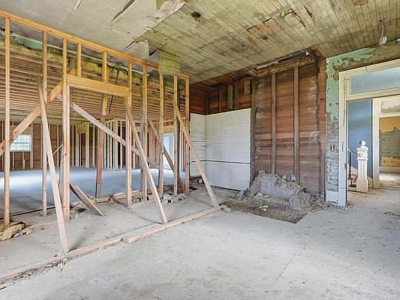 5th image of 152 Ridgeview St