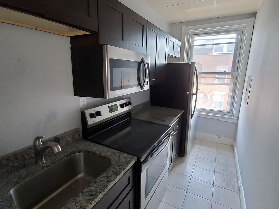 1st image of 1501 W Erie Ave APT 3