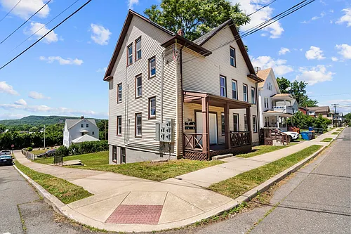 146 Hobart St #3 Photo 1