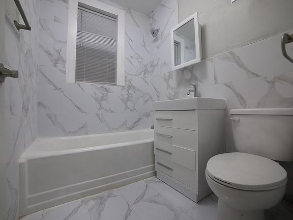 4th image of 168 Harrison Ave #27G