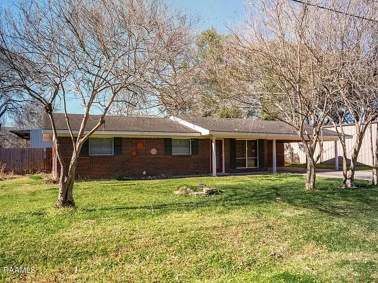 213 Birch Dr — Photo 2