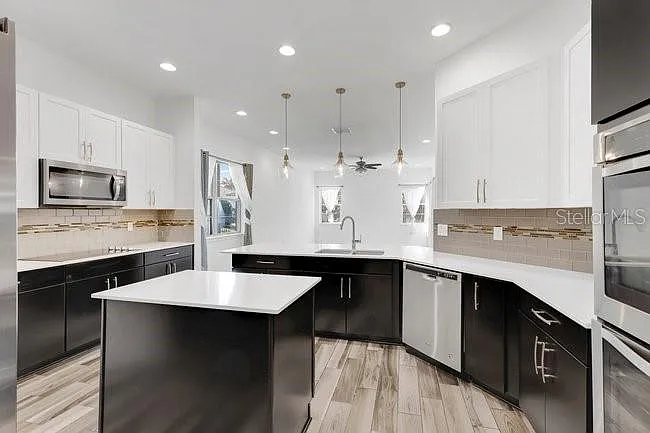 10466 Siddington Dr — Photo 3