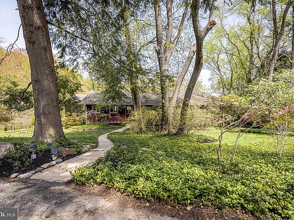 2nd image of 3 Little Wood Ln