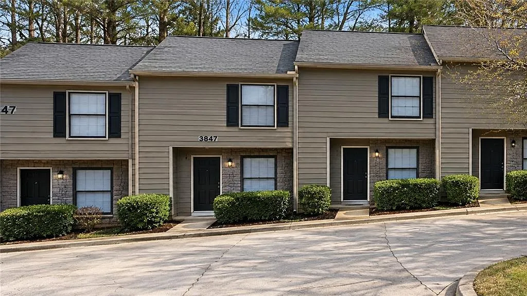 2 bed, 3.5 bath, 4768 sqft, $1,700 — Photo 1
