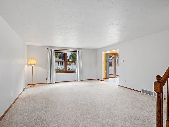2nd image of 1043 Coppens Rd