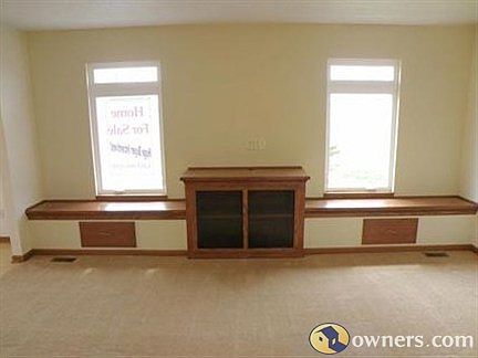 Window Seats & Entertainment Cab.