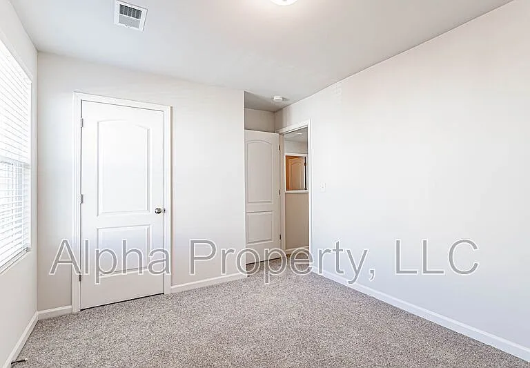 207 Long Grove Ln — Photo 16