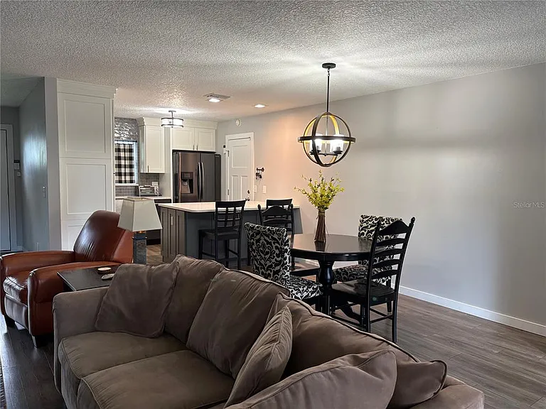 10010 Gannon Ln — Photo 16