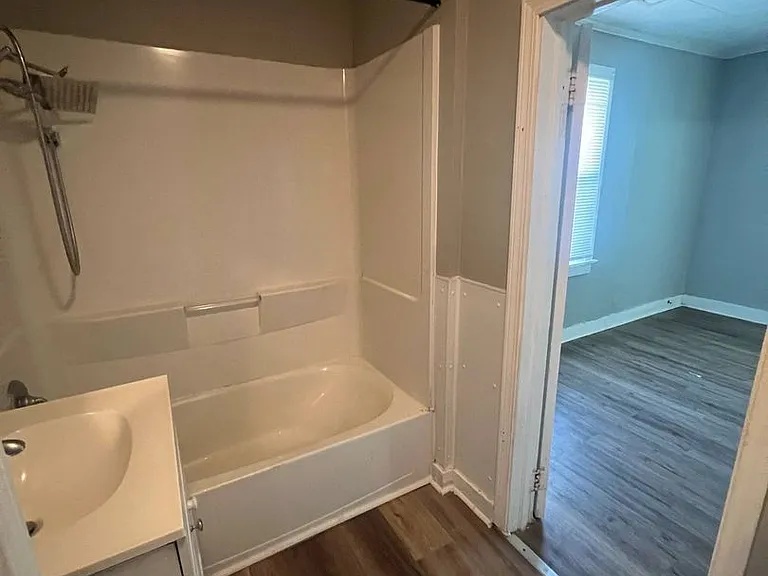 120 S Patterson Ave — Photo 8