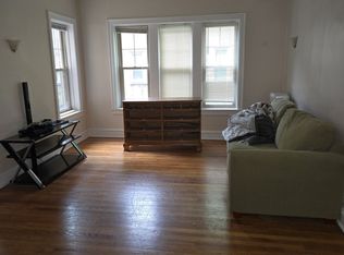 828 Reba Pl APT 3S, Evanston, IL 60202