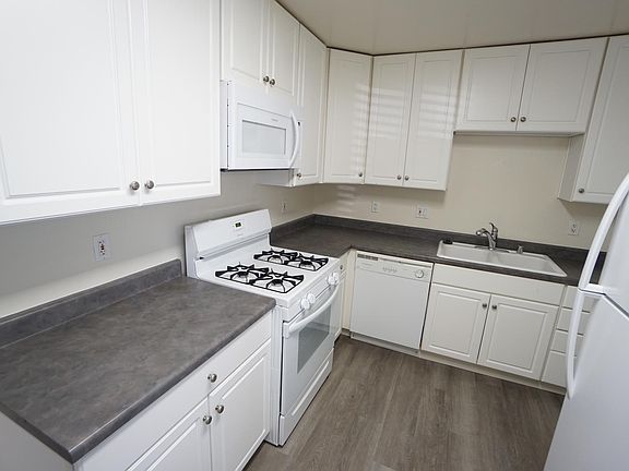 4th image of 1073 Missouri St