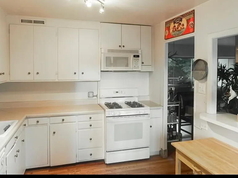 800 N Washington St #209 — Photo 16