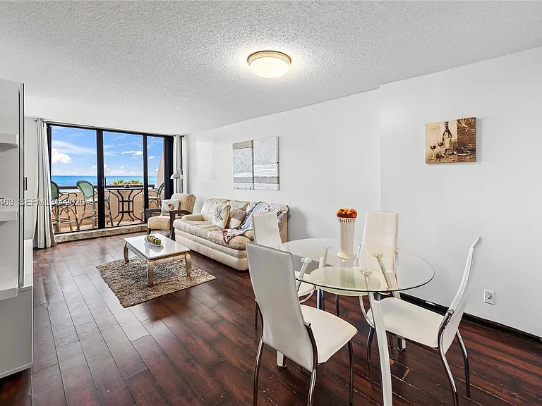 2555 Collins Ave #403 — Photo 9