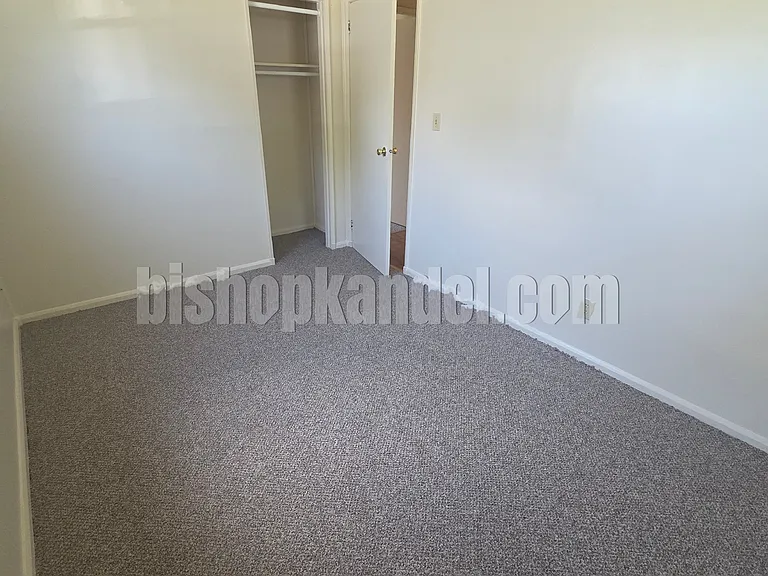 1023 Brenda Ct — Photo 5