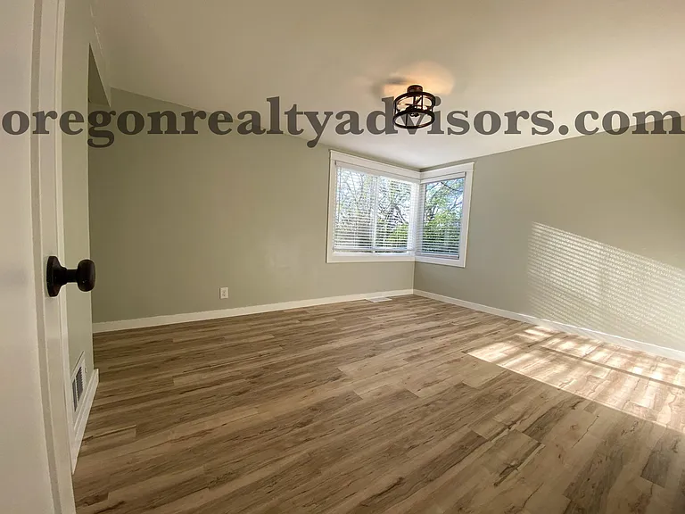 Upstairs Bedroom 1